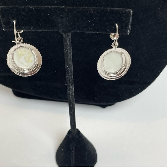 Cottagecore Rose Cameo-Style Silver Tone Earrings - Picture 3 of 6